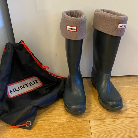 HUNTER Navy Tall Rain Boots with Fleece Socks, Bag - Picture 12 of 15
